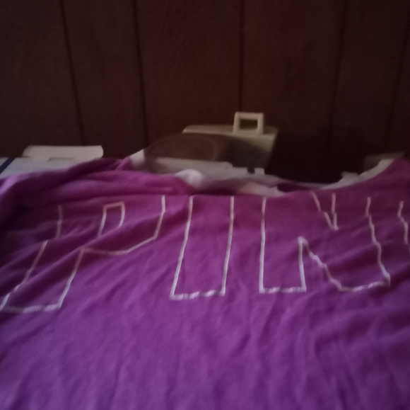 Woman's name brand t shirt - Picture 2 of 3